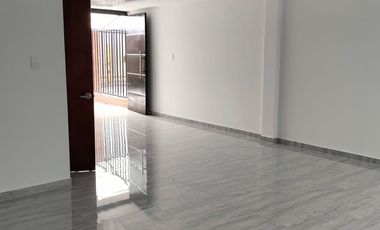 CASA EN ARRIENDO NUEVA DE TRES PLANTAS