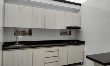 CASA EN ARRIENDO NUEVA DE TRES PLANTAS