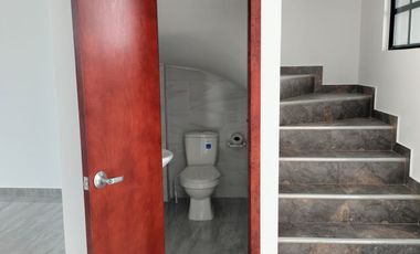 CASA EN ARRIENDO NUEVA DE TRES PLANTAS