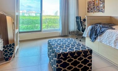 Oportunidad en Isola Puerto Cancún: Departamento con Terraza y Vistas Increíbles