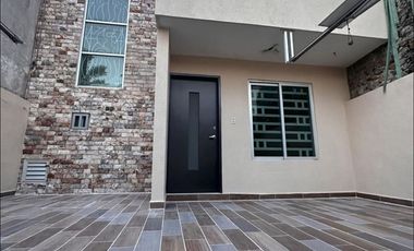 RENTÓ CASA EN VIA MUERTA SOBRE AVENIDA, A 1 CUADRA DEL MAR