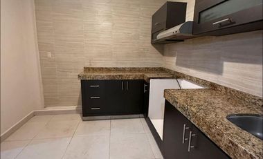 RENTÓ CASA EN VIA MUERTA SOBRE AVENIDA, A 1 CUADRA DEL MAR