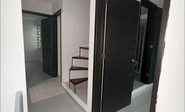 RENTÓ CASA EN VIA MUERTA SOBRE AVENIDA, A 1 CUADRA DEL MAR