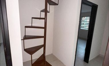 RENTÓ CASA EN VIA MUERTA SOBRE AVENIDA, A 1 CUADRA DEL MAR