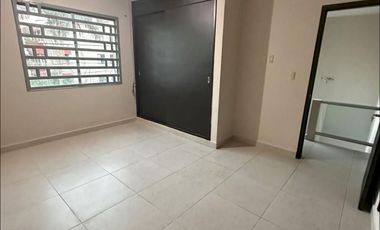 RENTÓ CASA EN VIA MUERTA SOBRE AVENIDA, A 1 CUADRA DEL MAR