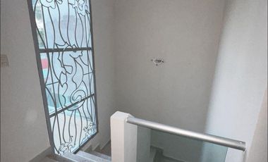 RENTÓ CASA EN VIA MUERTA SOBRE AVENIDA, A 1 CUADRA DEL MAR