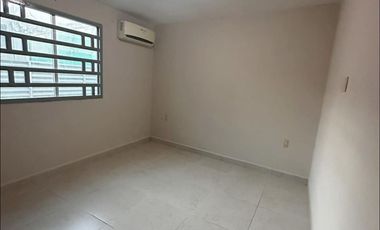 RENTÓ CASA EN VIA MUERTA SOBRE AVENIDA, A 1 CUADRA DEL MAR