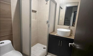 RENTÓ CASA EN VIA MUERTA SOBRE AVENIDA, A 1 CUADRA DEL MAR