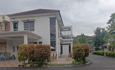 Rumah Mewah 2 Lantai Green Park Residence,200 m Ke Tol Jatiwarna,Sekolah Internasional ACS Tiara Bangsa,Sekolah Menengah Cikal-Amri,Sekolah Alam Nassa
