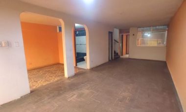 Vendo Espaciosa Casa De Tres Pisos En San Carlos S.J.L.