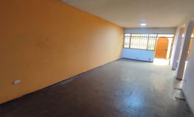 Vendo Espaciosa Casa De Tres Pisos En San Carlos S.J.L.