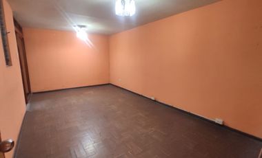 Vendo Espaciosa Casa De Tres Pisos En San Carlos S.J.L.