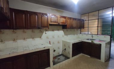 Vendo Espaciosa Casa De Tres Pisos En San Carlos S.J.L.