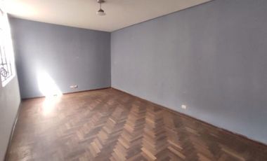Vendo Espaciosa Casa De Tres Pisos En San Carlos S.J.L.