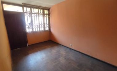 Vendo Espaciosa Casa De Tres Pisos En San Carlos S.J.L.