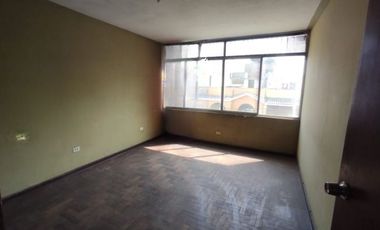 Vendo Espaciosa Casa De Tres Pisos En San Carlos S.J.L.