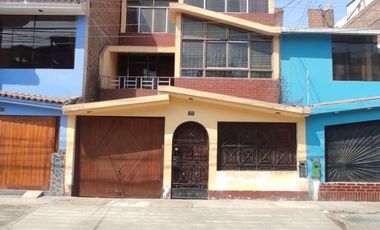 Vendo Espaciosa Casa De Tres Pisos En San Carlos S.J.L.