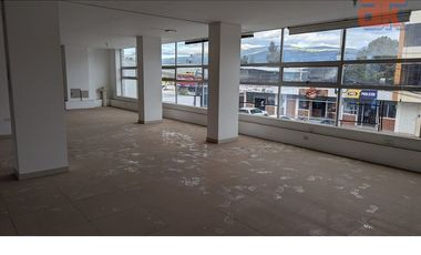 Gran Local de renta en Tumbaco 200m2 Frente a Santa Maria Tumbaco