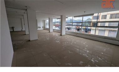 Gran Local de renta en Tumbaco 200m2 Frente a Santa Maria Tumbaco