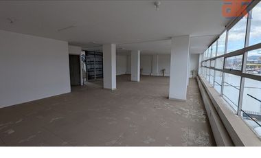 Gran Local de renta en Tumbaco 200m2 Frente a Santa Maria Tumbaco