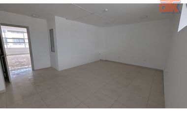 Gran Local de renta en Tumbaco 200m2 Frente a Santa Maria Tumbaco