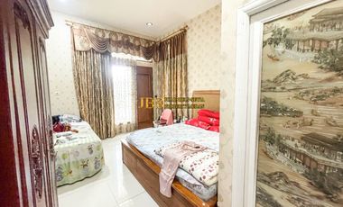 Dijual Villa Hook Fully Furnished di Komplek Royal Sumatera Cluster Sapphire