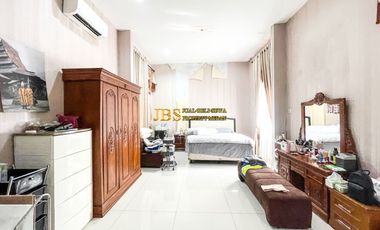 Dijual Villa Hook Fully Furnished di Komplek Royal Sumatera Cluster Sapphire