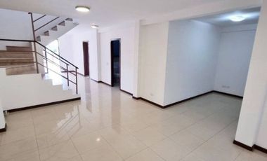 Ciudad Celeste, Renta de linda casa 3 dormitorios con vista a lago