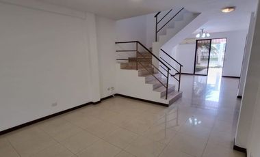 Ciudad Celeste, Renta de linda casa 3 dormitorios con vista a lago