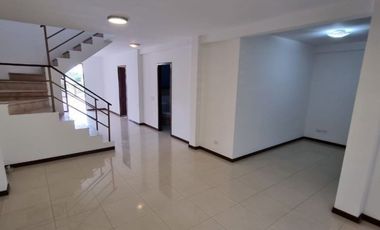 Ciudad Celeste, Renta de linda casa 3 dormitorios con vista a lago