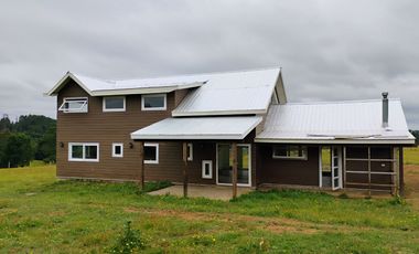 Hermosa Parcela con Casa vista volcán y valle de Villarrica.