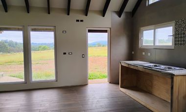 Hermosa Parcela con Casa vista volcán y valle de Villarrica.