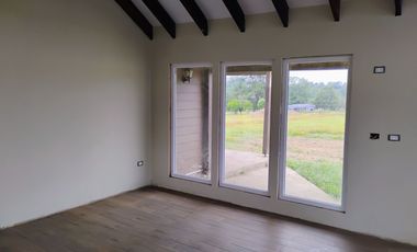 Hermosa Parcela con Casa vista volcán y valle de Villarrica.