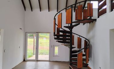 Hermosa Parcela con Casa vista volcán y valle de Villarrica.