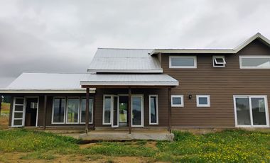 Hermosa Parcela con Casa vista volcán y valle de Villarrica.