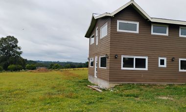 Hermosa Parcela con Casa vista volcán y valle de Villarrica.