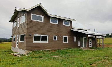 Hermosa Parcela con Casa vista volcán y valle de Villarrica.