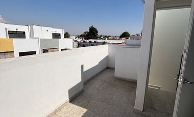 CASA EN VENTA NUEVA EN COLONIA BUGAMBILIAS, BUAP, UVP