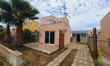 Venta De Casa En Condominio En El Quisco