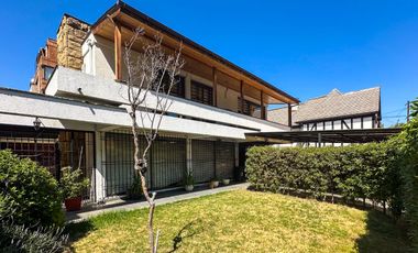 Casa Amplia Remodelada, En Lindo Sector De Providencia