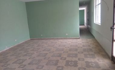 VENTA DE CASA DE TRES PISOS CERCA AL HOSPITAL REATEGUI -PIURA