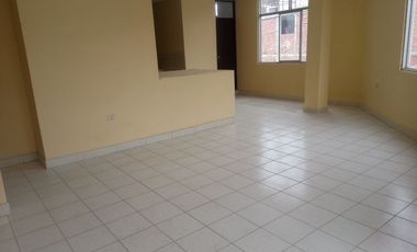 VENTA DE CASA DE TRES PISOS CERCA AL HOSPITAL REATEGUI -PIURA