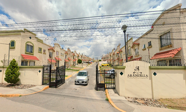 CASA EN PRIVADA ARANDILLA, COL. URBI VILLA DEL REY, HUEHUETOCA, ESTADO DE MEXICO. ¡NO CREDITOS!