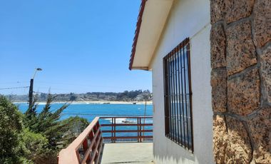 Venta de Casa Sector Comercial Frente al Mar, El Quisco.