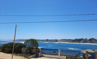 Venta de Casa Sector Comercial Frente al Mar, El Quisco.