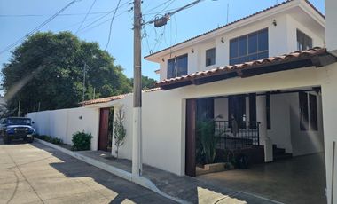 CASA EN RENTA PRIVADA COUNTRY CLUB, COLONIA VERSALLES, TEPIC, NAYARIT