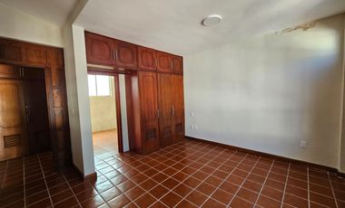 CASA EN RENTA PRIVADA COUNTRY CLUB, COLONIA VERSALLES, TEPIC, NAYARIT