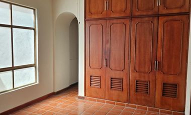 CASA EN RENTA PRIVADA COUNTRY CLUB, COLONIA VERSALLES, TEPIC, NAYARIT
