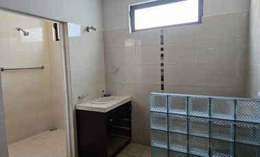 CASA EN RENTA PRIVADA COUNTRY CLUB, COLONIA VERSALLES, TEPIC, NAYARIT