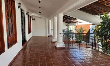 CASA EN RENTA PRIVADA COUNTRY CLUB, COLONIA VERSALLES, TEPIC, NAYARIT